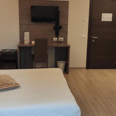 Palazzo Marignano Hotel Melegnano Zewnętrze zdjęcie